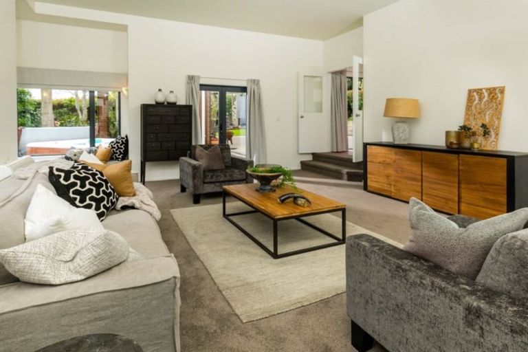 Photo of property in 28 Oakford Park Crescent, Greenhithe, Auckland, 0632