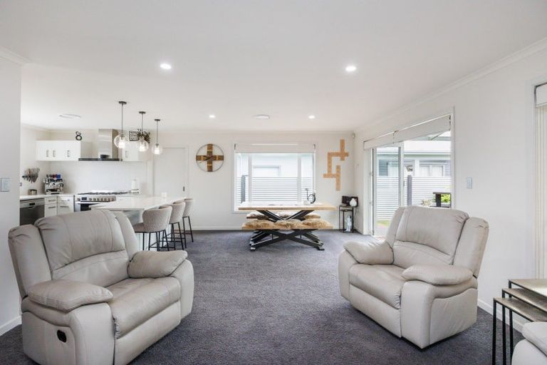 Photo of property in 3 Tennyson Avenue, Kelvin Grove, Palmerston North, 4414