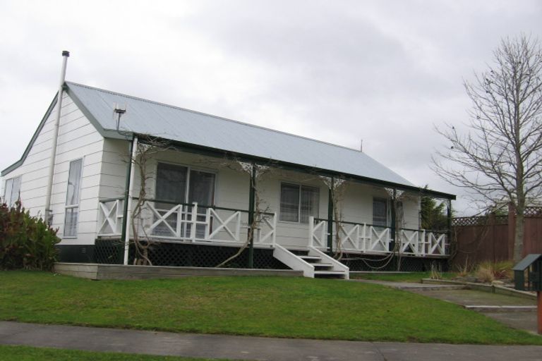 Photo of property in 6 Tiller Close, Kelvin Grove, Palmerston North, 4414