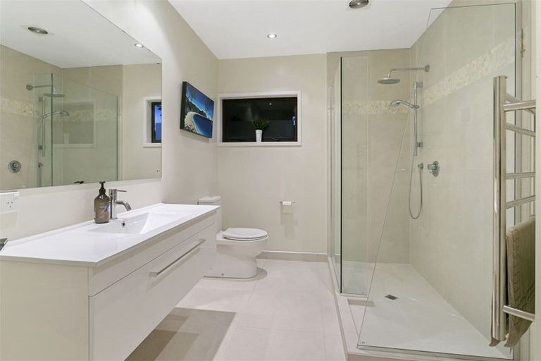 Photo of property in 1/72 Gulf View Road, Murrays Bay, Auckland, 0630