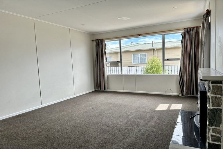 Photo of property in 19 Stirling Street, Levin, 5510