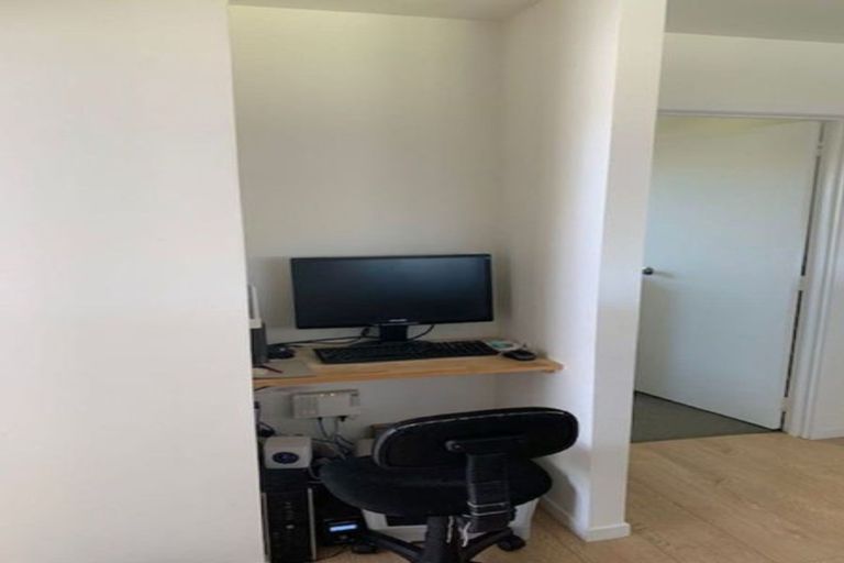 Photo of property in 2/42 Mirrabooka Avenue, Botany Downs, Auckland, 2010