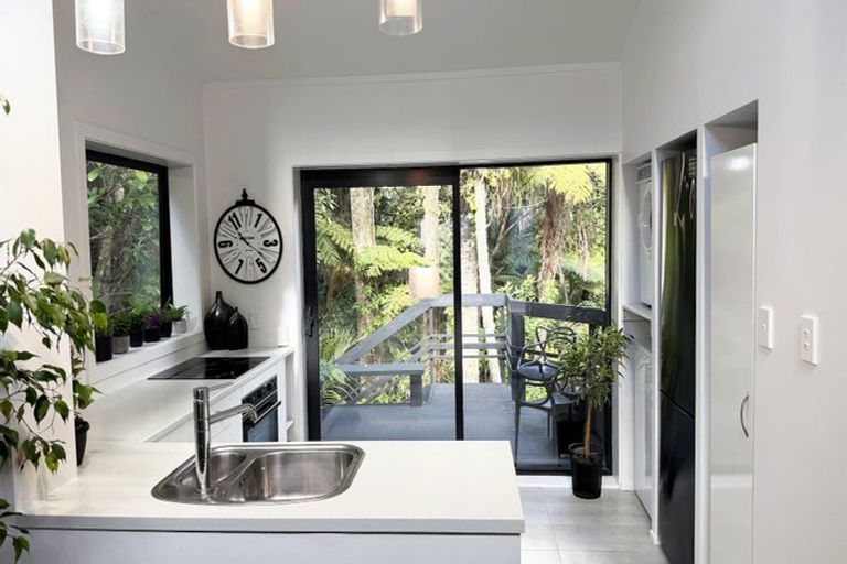 Photo of property in 1/9a Wyvern Place, Glenfield, Auckland, 0629