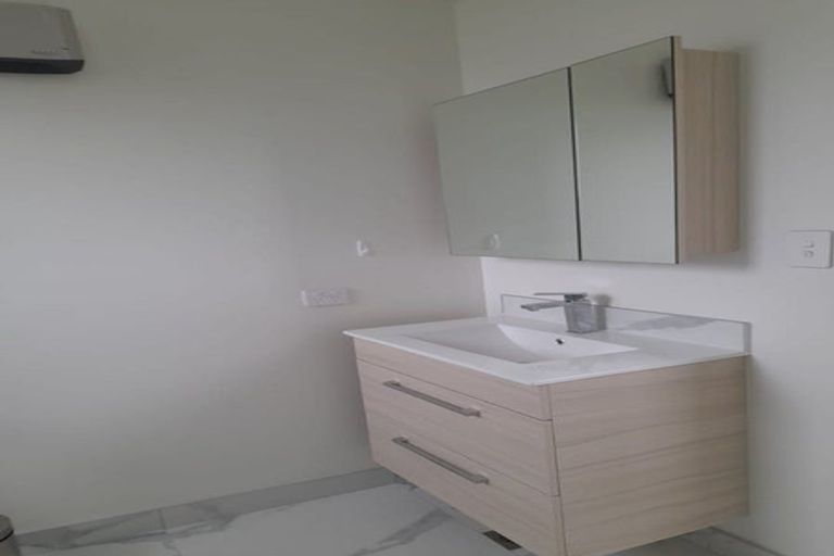 Photo of property in 2/11 Cressy Street, Waterloo, Lower Hutt, 5011