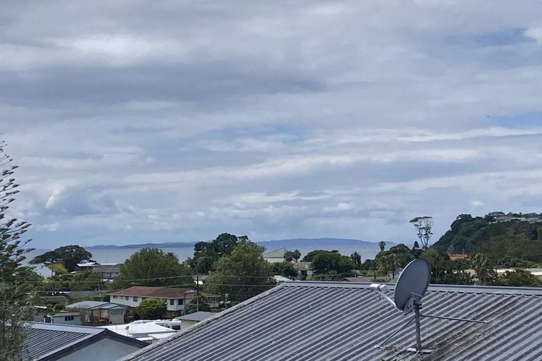 Photo of property in 27a Holiday Road, Stanmore Bay, Whangaparaoa, 0932