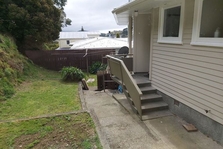 Photo of property in 92 Beazley Avenue, Paparangi, Wellington, 6037