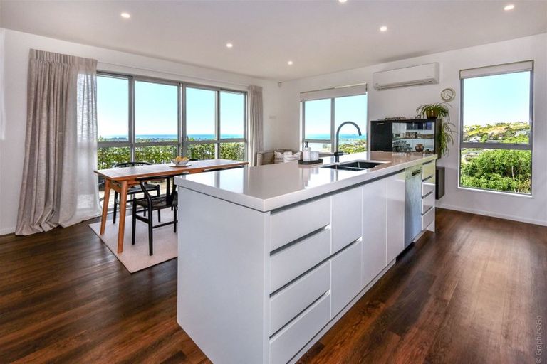 Photo of property in 82 Mount Pleasant Road, Mount Pleasant, Christchurch, 8081