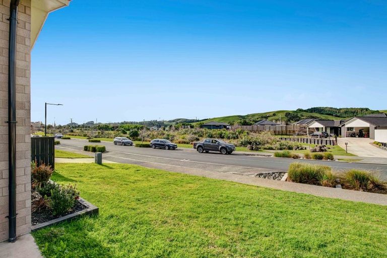 Photo of property in 16 Urumaraki Avenue, Helensville, 0800