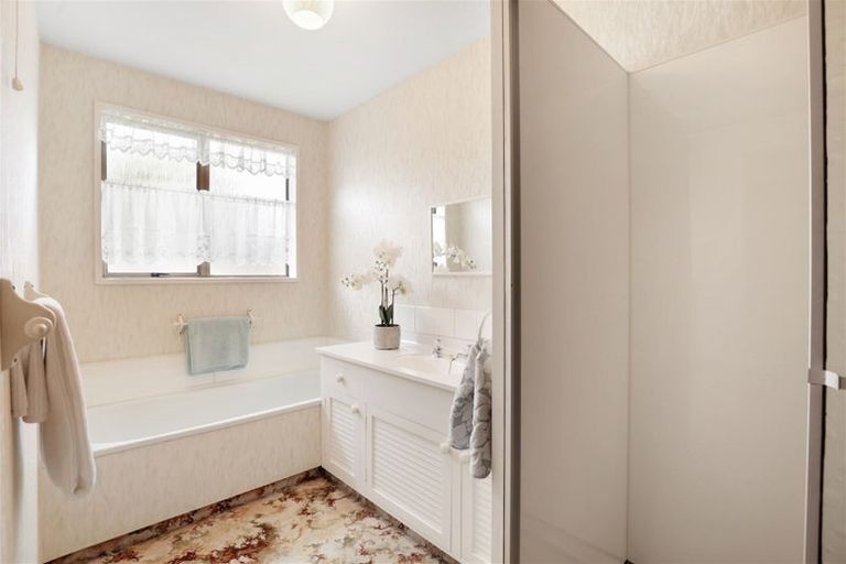 Photo of property in 2/31 Waimairi Road, Upper Riccarton, Christchurch, 8041