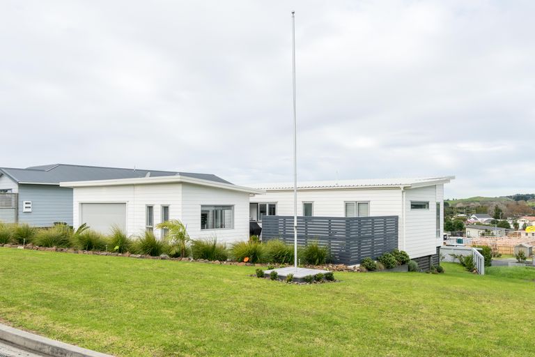 Photo of property in 15 Weka Street, Mangawhai, 0505