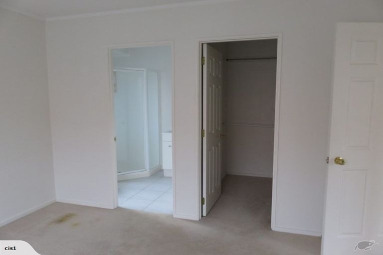 Photo of property in 21 Bard Place, Golflands, Auckland, 2013