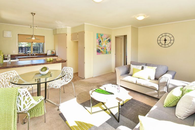 Photo of property in 446a Great South Road, Opaheke, Papakura, 2113