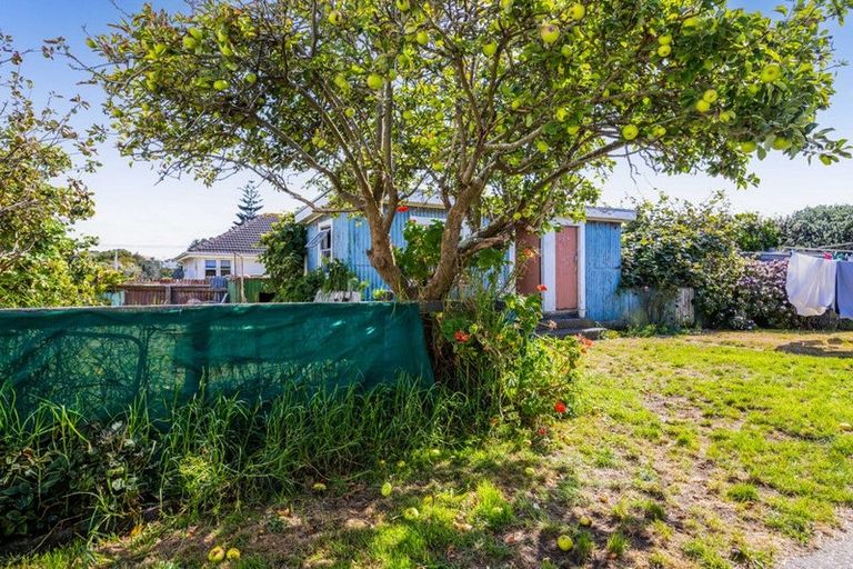 Photo of property in 28 Cambridge Street, Patea, 4520