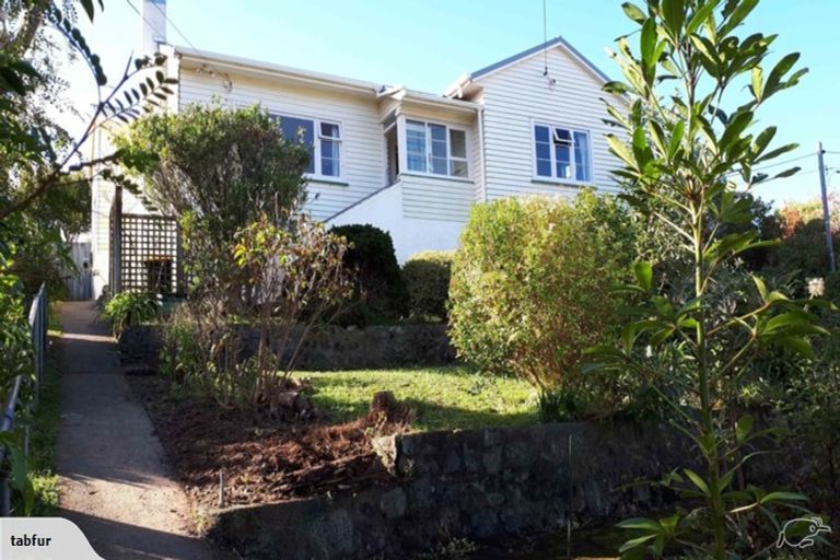 Photo of property in 11 Lucknow Terrace, Khandallah, Wellington, 6035