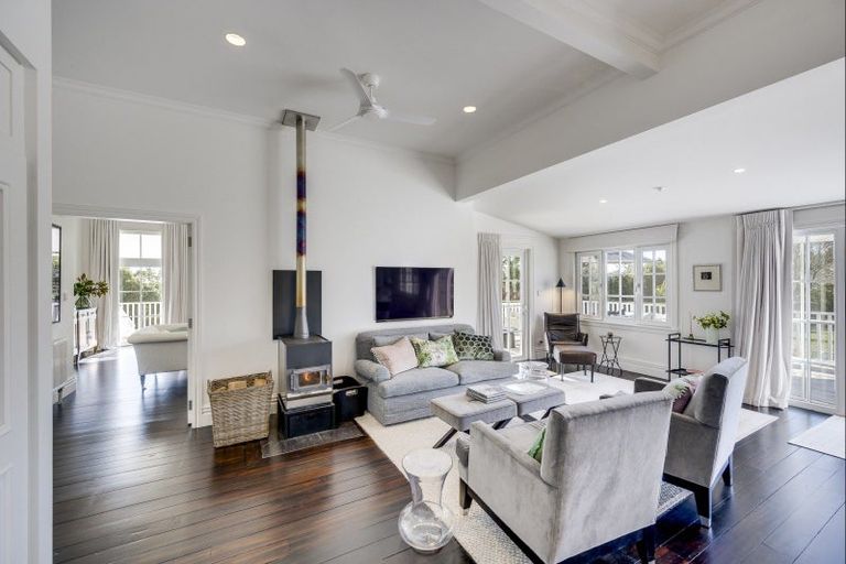 Photo of property in 59 Busby Hill, Havelock North, 4130
