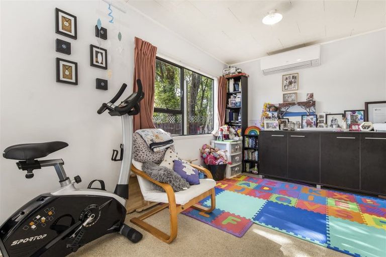 Photo of property in 37 Glennandrew Drive, Half Moon Bay, Auckland, 2012