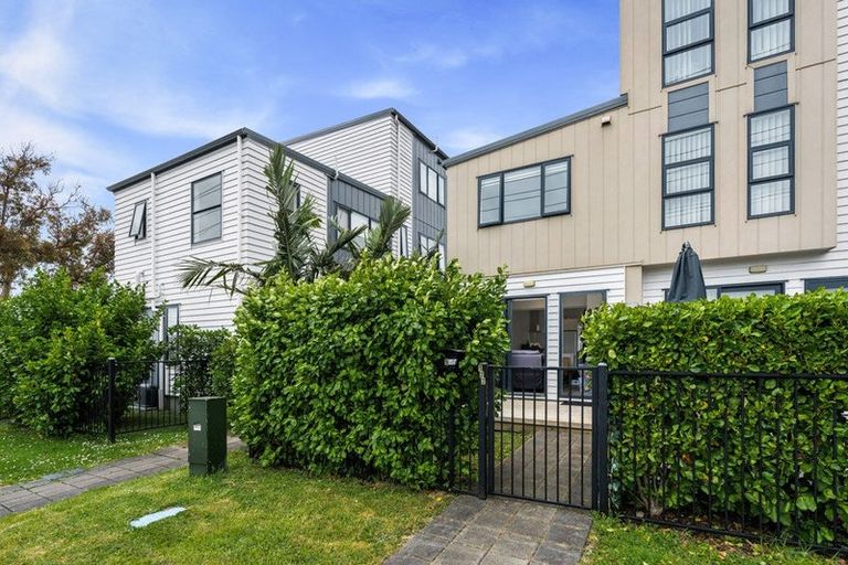 Photo of property in 5/122 Pooks Road, Ranui, Auckland, 0612