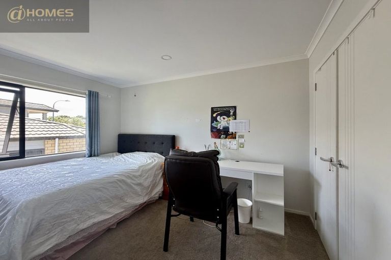 Photo of property in 70 Sungrove Rise, Sunnyvale, Auckland, 0612