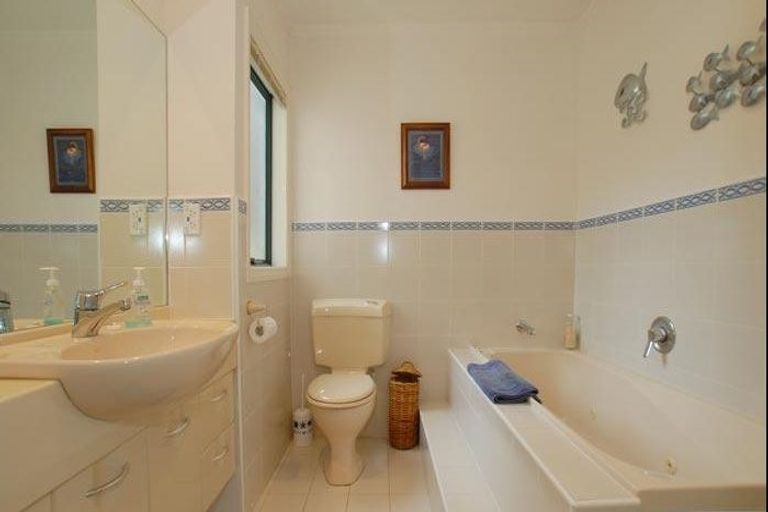 Photo of property in 3 Elsfield Place, Torbay, Auckland, 0630