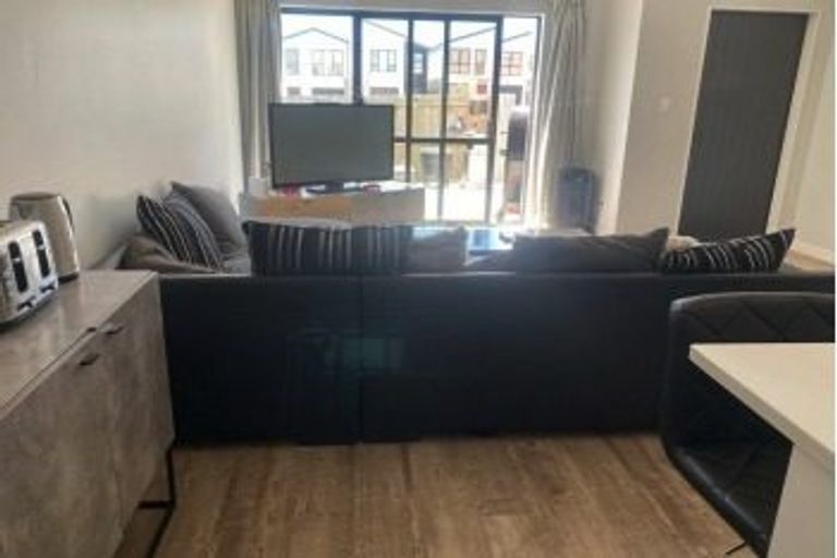 Photo of property in 14 Herekino Street, Westgate, Auckland, 0814