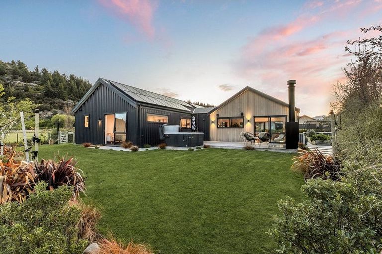 Photo of property in Luggate Park, 32 Cooper Crescent, Luggate, Wanaka, 9383