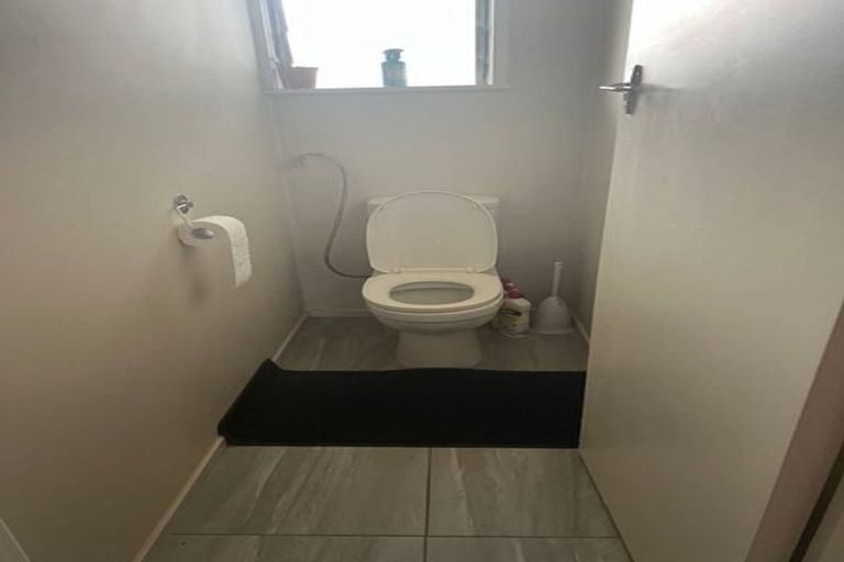 Photo of property in 1/115 Mcleod Road, Te Atatu South, Auckland, 0610