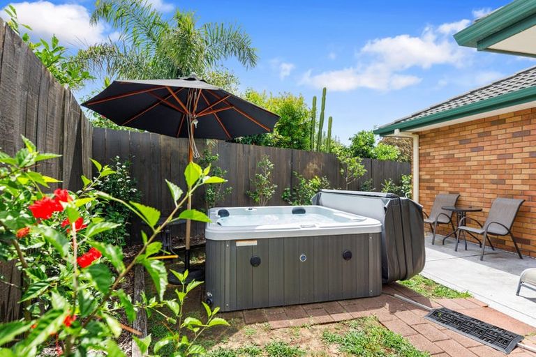 Photo of property in 6 Mcleod Place, Papamoa Beach, Papamoa, 3118