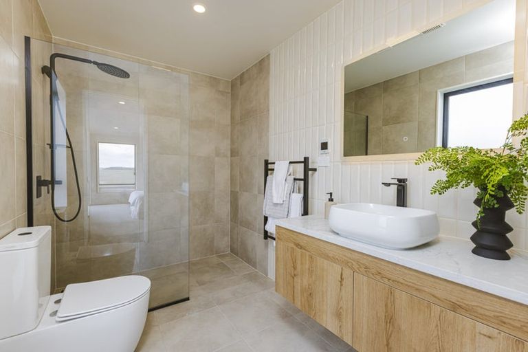 Photo of property in 3 Ridgehill Rise, Flat Bush, Auckland, 2019