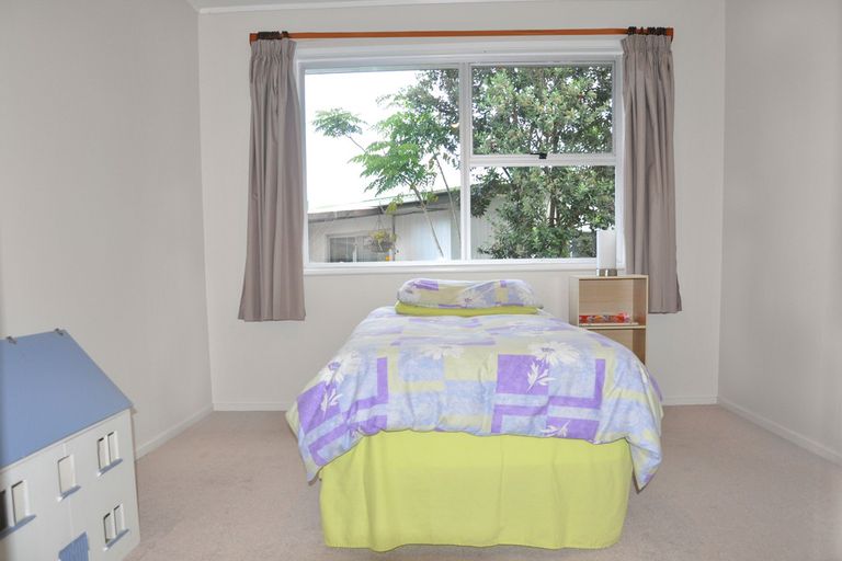 Photo of property in 20 Finlow Drive, Te Atatu South, Auckland, 0610
