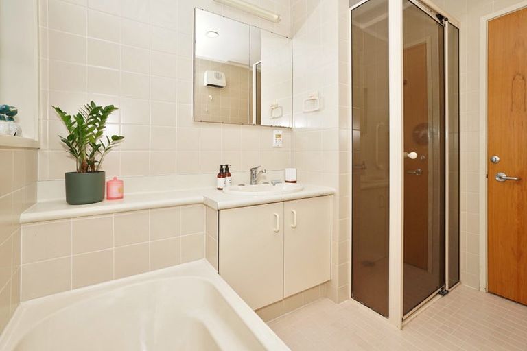 Photo of property in 54 Grosvenor Gardens, Flagstaff, Hamilton, 3210