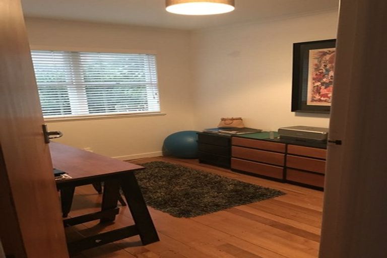 Photo of property in 33 Dakota Avenue, Beach Haven, Auckland, 0626