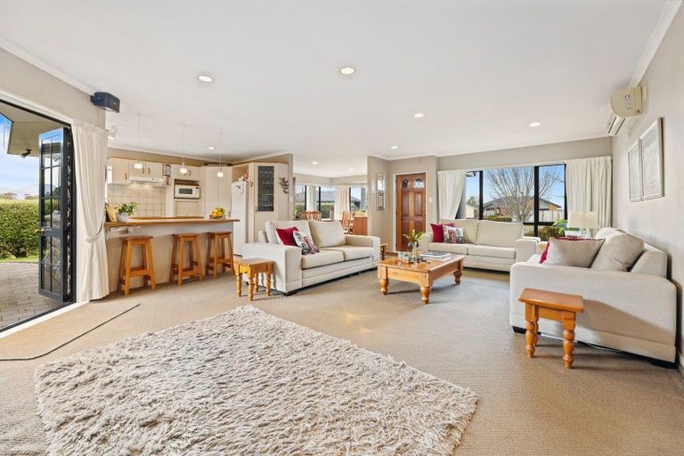 Photo of property in 43 Kinder Street, Acacia Bay, Taupo, 3330