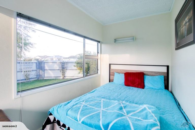 Photo of property in 28 Bowling Road, Greenmeadows, Napier, 4112