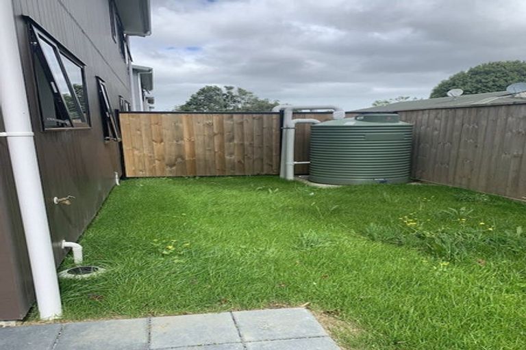Photo of property in 22 Eileen Newey Place, Henderson, Auckland, 0612