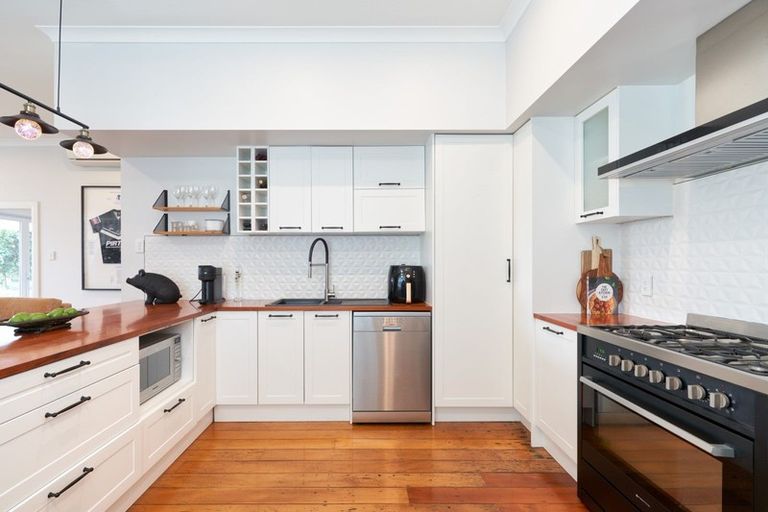 Photo of property in 110 Ikanui Road, Frimley, Hastings, 4120