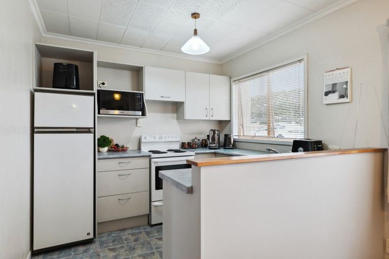 Photo of property in 37 Birdwood Avenue, Moturoa, New Plymouth, 4310