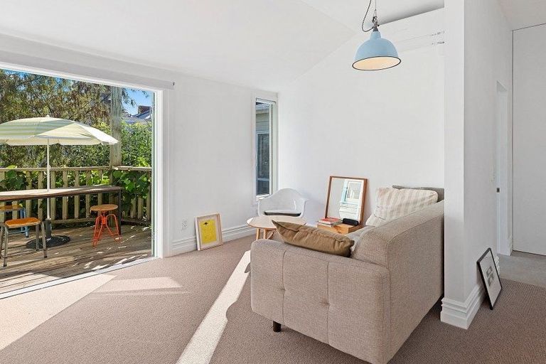 Photo of property in 32 Aro Street, Aro Valley, Wellington, 6021