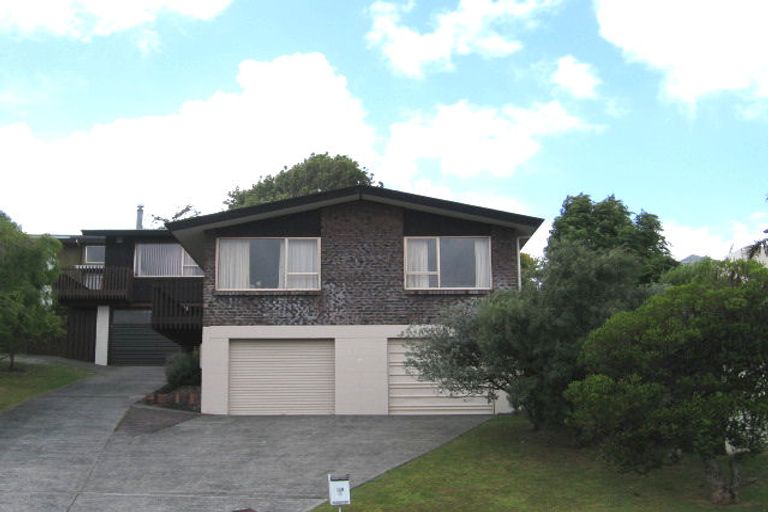 Photo of property in 1/104 Ravenwood Drive, Forrest Hill, Auckland, 0620