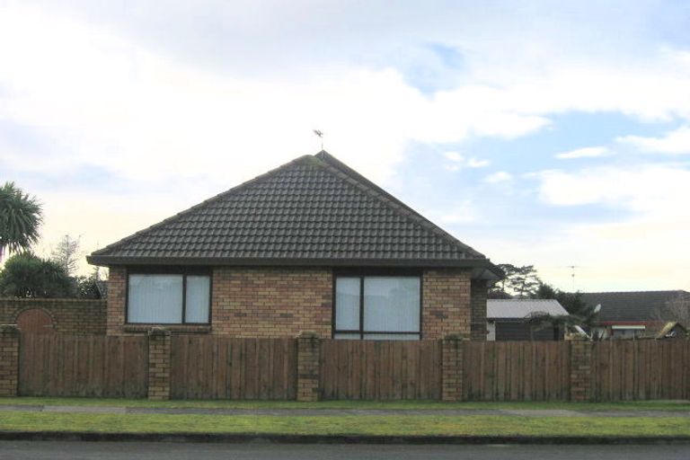 Photo of property in 33 Burswood Drive, Burswood, Auckland, 2013