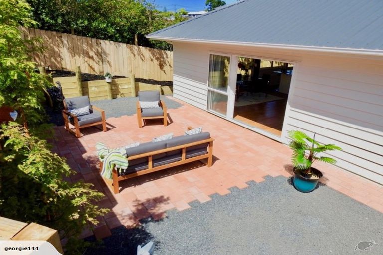 Photo of property in 6 Sheehan Road, Te Atatu South, Auckland, 0610
