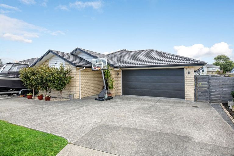 Photo of property in 7 Kahika Grove, Huapai, Kumeu, 0810