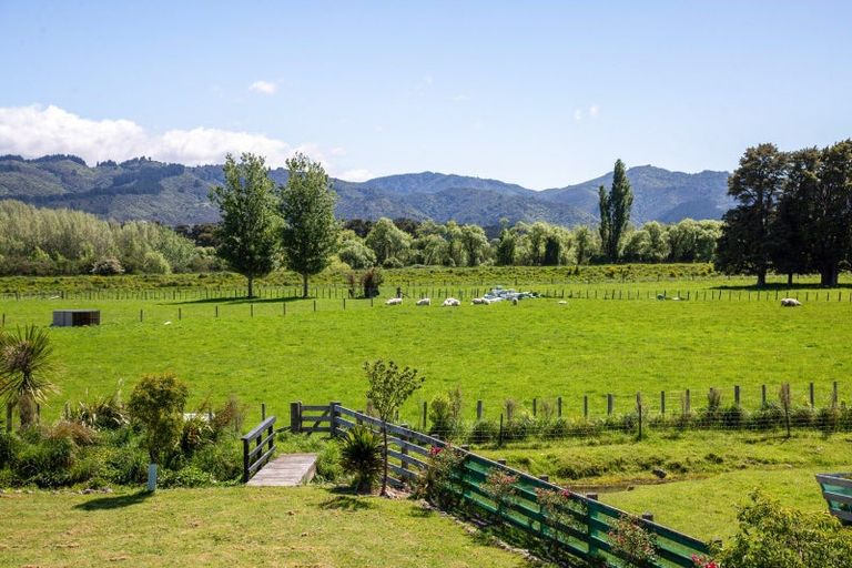 Photo of property in 50 Flax Cutter Lane, Woodside, Greytown, 5794