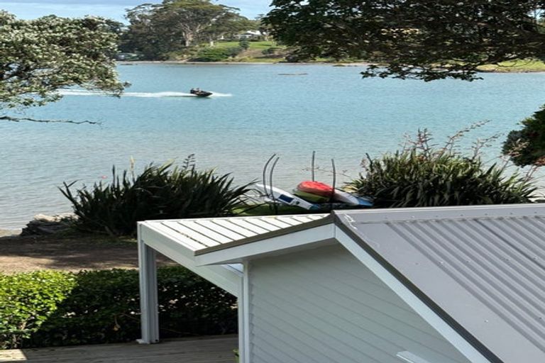 Photo of property in 43a Pohutukawa Avenue, Red Beach, 0932