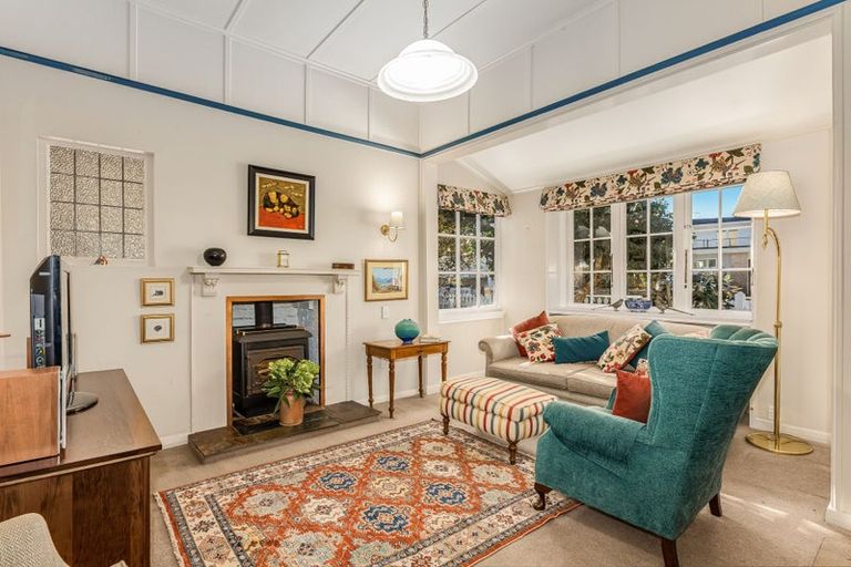 Photo of property in 10 Kowhai Street, Eastbourne, Lower Hutt, 5013