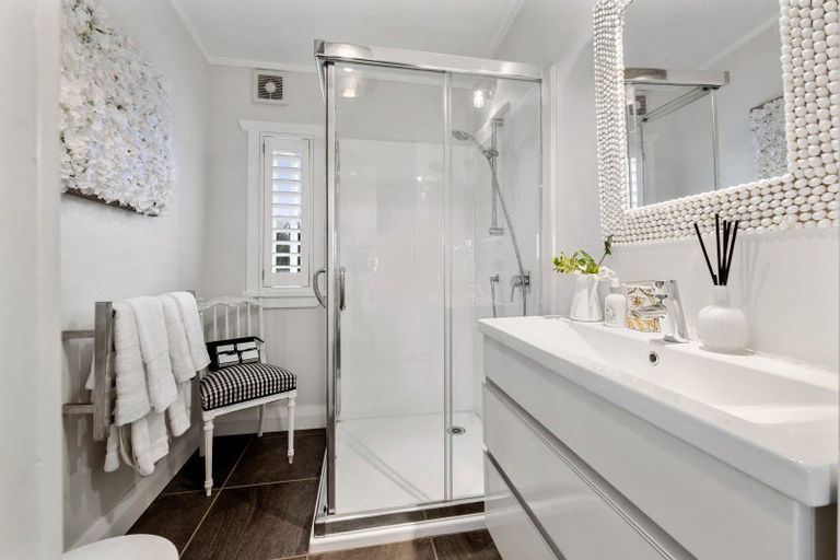 Photo of property in 10 Queens Parade, Devonport, Auckland, 0624