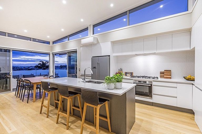 Photo of property in 2/49 Seaview Road, Castor Bay, Auckland, 0620