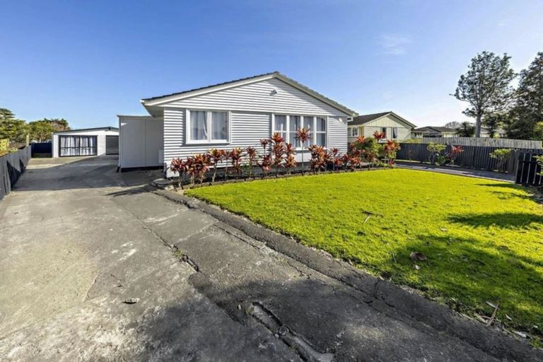 Photo of property in 34 Lavinia Crescent, Mangere East, Auckland, 2024