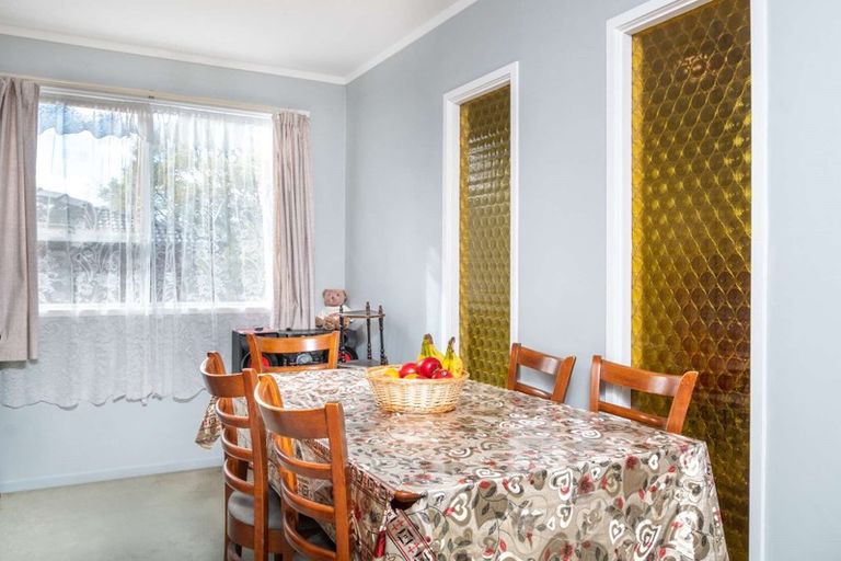 Photo of property in 8 Jenelin Road, Glendene, Auckland, 0602