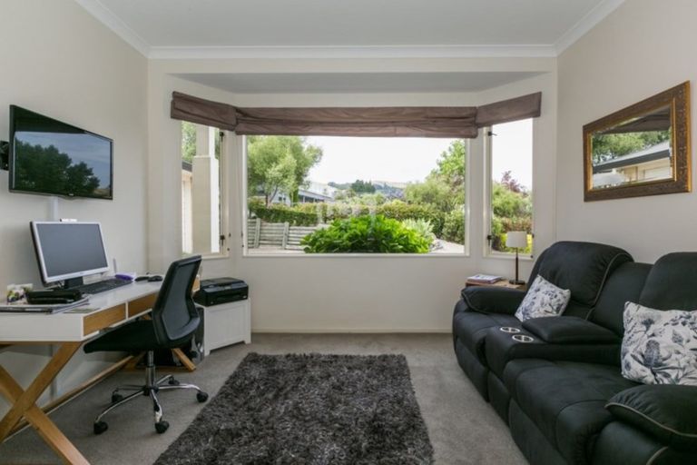 Photo of property in 83 Hikanui Drive, Havelock North, 4130