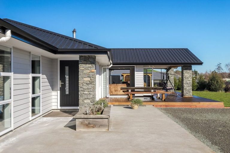 Photo of property in 2 Chatham Street, Waihola, Milton, 9073